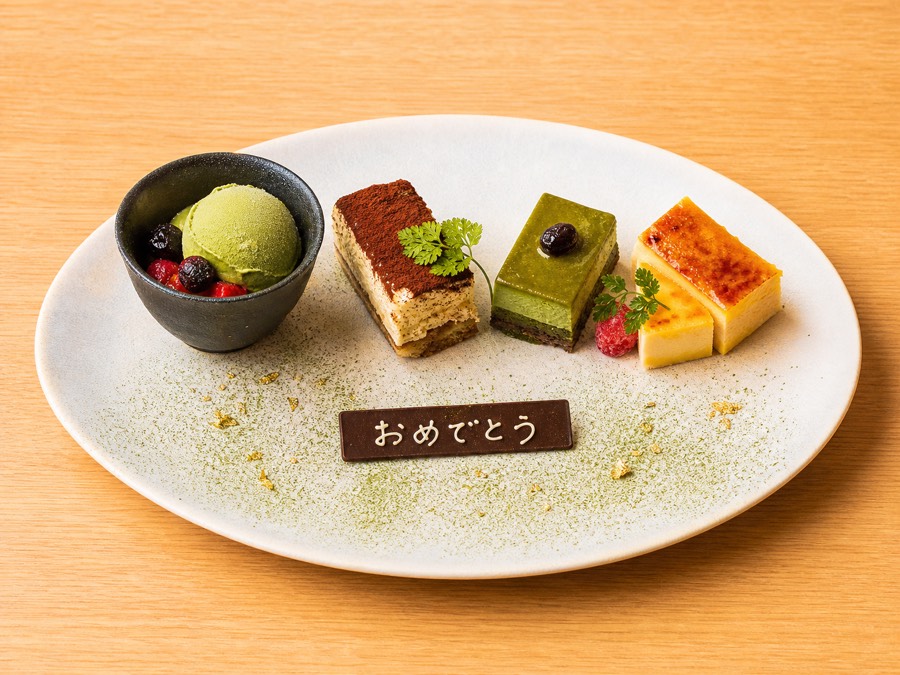 お祝いメッセージ付きデザートプレート